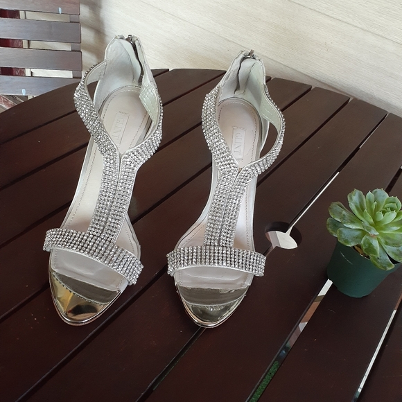 GLINT Silver Heels - Picture 1 of 6